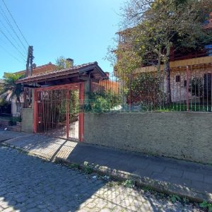 Casa com 405m², 3 dormitórios, 2 vagas, no bairro Rio Branco em Caxias do Sul para Comprar
