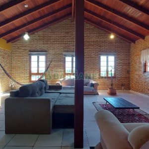 Casa com 405m², 3 dormitórios, 2 vagas, no bairro Rio Branco em Caxias do Sul para Comprar