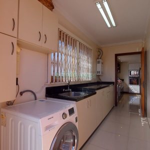 Casa com 405m², 3 dormitórios, 2 vagas, no bairro Rio Branco em Caxias do Sul para Comprar