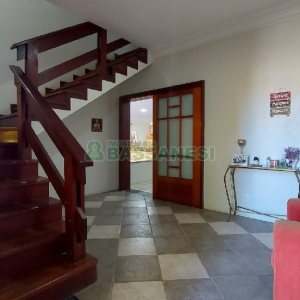 Casa com 405m², 3 dormitórios, 2 vagas, no bairro Rio Branco em Caxias do Sul para Comprar