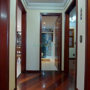 Casa com 405m², 3 dormitórios, 2 vagas, no bairro Rio Branco em Caxias do Sul para Comprar