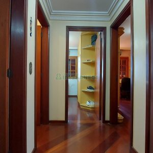 Casa com 405m², 3 dormitórios, 2 vagas, no bairro Rio Branco em Caxias do Sul para Comprar