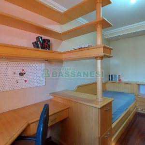 Casa com 405m², 3 dormitórios, 2 vagas, no bairro Rio Branco em Caxias do Sul para Comprar