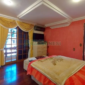 Casa com 405m², 3 dormitórios, 2 vagas, no bairro Rio Branco em Caxias do Sul para Comprar