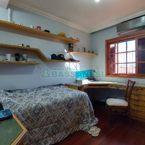 Casa com 405m², 3 dormitórios, 2 vagas, no bairro Rio Branco em Caxias do Sul para Comprar