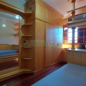 Casa com 405m², 3 dormitórios, 2 vagas, no bairro Rio Branco em Caxias do Sul para Comprar