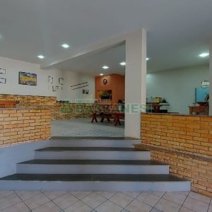 Casa com 405m², 3 dormitórios, 2 vagas, no bairro Rio Branco em Caxias do Sul para Comprar