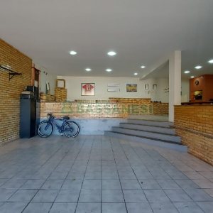 Casa com 405m², 3 dormitórios, 2 vagas, no bairro Rio Branco em Caxias do Sul para Comprar