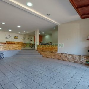 Casa com 405m², 3 dormitórios, 2 vagas, no bairro Rio Branco em Caxias do Sul para Comprar