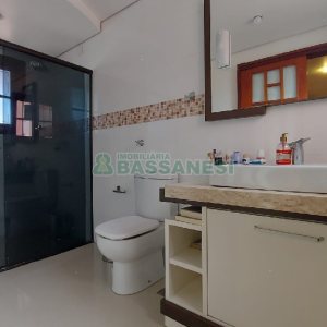 Casa com 405m², 3 dormitórios, 2 vagas, no bairro Rio Branco em Caxias do Sul para Comprar
