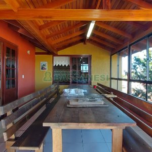 Casa com 405m², 3 dormitórios, 2 vagas, no bairro Rio Branco em Caxias do Sul para Comprar