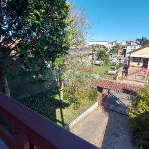 Casa com 405m², 3 dormitórios, 2 vagas, no bairro Rio Branco em Caxias do Sul para Comprar