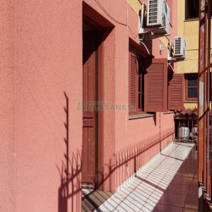 Casa com 405m², 3 dormitórios, 2 vagas, no bairro Rio Branco em Caxias do Sul para Comprar