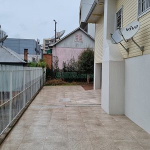 Casa com 130m², 5 dormitórios, 2 vagas, no bairro Centro em Caxias do Sul para Comprar