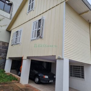 Casa com 130m², 5 dormitórios, 2 vagas, no bairro Centro em Caxias do Sul para Comprar