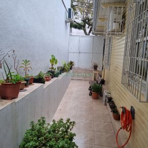 Casa com 130m², 5 dormitórios, 2 vagas, no bairro Centro em Caxias do Sul para Comprar