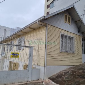 Casa com 130m², 5 dormitórios, 2 vagas, no bairro Centro em Caxias do Sul para Comprar