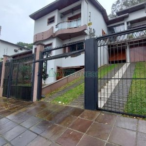 Sobrado com 164m², 3 dormitórios, 2 vagas, no bairro Santa Catarina em Caxias do Sul para Comprar