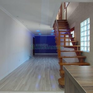 Sobrado com 164m², 3 dormitórios, 2 vagas, no bairro Santa Catarina em Caxias do Sul para Comprar