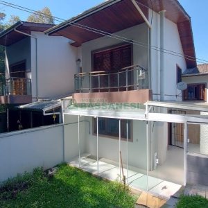 Sobrado com 164m², 3 dormitórios, 2 vagas, no bairro Santa Catarina em Caxias do Sul para Comprar