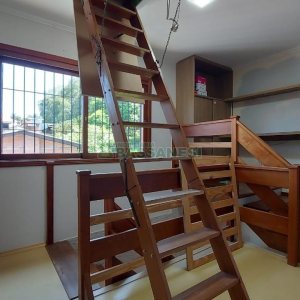 Sobrado com 164m², 3 dormitórios, 2 vagas, no bairro Santa Catarina em Caxias do Sul para Comprar