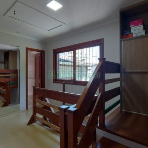 Sobrado com 164m², 3 dormitórios, 2 vagas, no bairro Santa Catarina em Caxias do Sul para Comprar