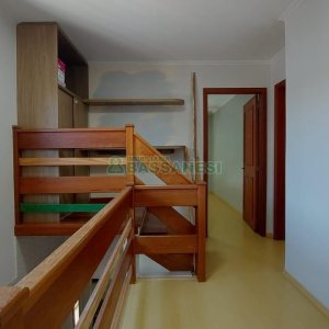 Sobrado com 164m², 3 dormitórios, 2 vagas, no bairro Santa Catarina em Caxias do Sul para Comprar