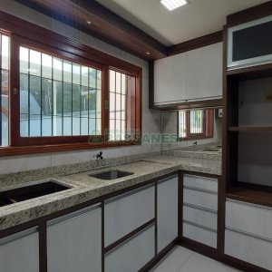 Sobrado com 164m², 3 dormitórios, 2 vagas, no bairro Santa Catarina em Caxias do Sul para Comprar