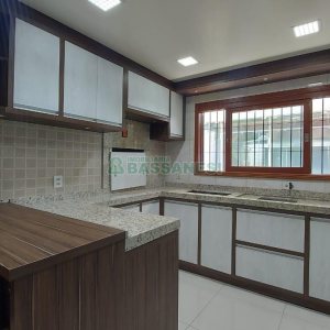 Sobrado com 164m², 3 dormitórios, 2 vagas, no bairro Santa Catarina em Caxias do Sul para Comprar