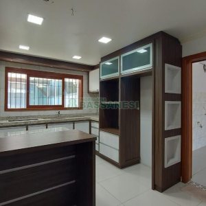 Sobrado com 164m², 3 dormitórios, 2 vagas, no bairro Santa Catarina em Caxias do Sul para Comprar