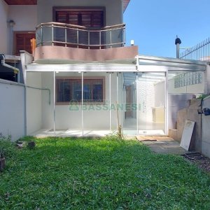 Sobrado com 164m², 3 dormitórios, 2 vagas, no bairro Santa Catarina em Caxias do Sul para Comprar