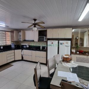 Casa com 130m², 3 dormitórios, 2 vagas, no bairro Cruzeiro em Caxias do Sul para Comprar