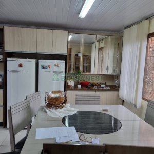 Casa com 130m², 3 dormitórios, 2 vagas, no bairro Cruzeiro em Caxias do Sul para Comprar