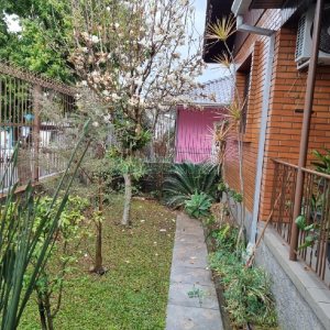 Casa com 130m², 3 dormitórios, 2 vagas, no bairro Cruzeiro em Caxias do Sul para Comprar