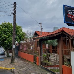 Casa com 130m², 3 dormitórios, 2 vagas, no bairro Cruzeiro em Caxias do Sul para Comprar