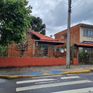 Casa com 130m², 3 dormitórios, 2 vagas, no bairro Cruzeiro em Caxias do Sul para Comprar