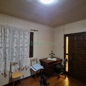 Casa com 130m², 3 dormitórios, 2 vagas, no bairro Cruzeiro em Caxias do Sul para Comprar