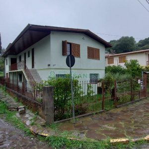Casa com 189m², 7 dormitórios, 3 vagas, no bairro São Cristóvão em Caxias do Sul para Comprar