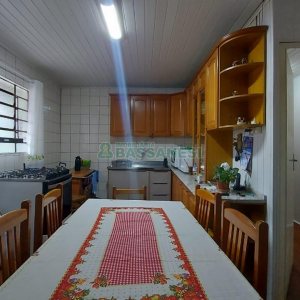 Casa com 189m², 7 dormitórios, 3 vagas, no bairro São Cristóvão em Caxias do Sul para Comprar