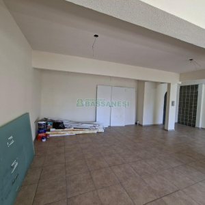 Sala com 104m², no bairro Centro em Caxias do Sul para Alugar ou Comprar