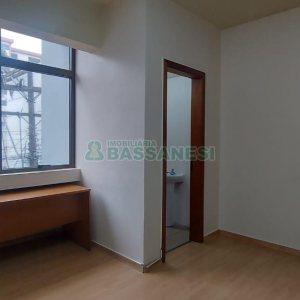 Sala com 64m², 1 vaga, no bairro Centro em Caxias do Sul para Alugar ou Comprar