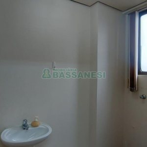 Sala com 64m², 1 vaga, no bairro Centro em Caxias do Sul para Alugar ou Comprar