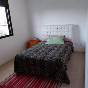 Apartamento com 66m², 2 dormitórios, 1 vaga, no bairro Pio X em Caxias do Sul para Comprar