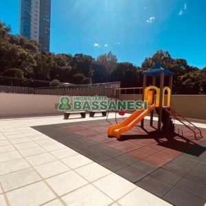 Apto Mobiliado com 70m², 2 dormitórios, 2 vagas, no bairro Madureira em Caxias do Sul para Alugar