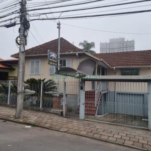 Casa com 160m², 3 dormitórios, no bairro Cruzeiro em Caxias do Sul para Comprar