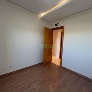 Apartamento com 160m², 3 dormitórios, 4 vagas, no bairro Charqueadas em Caxias do Sul para Alugar