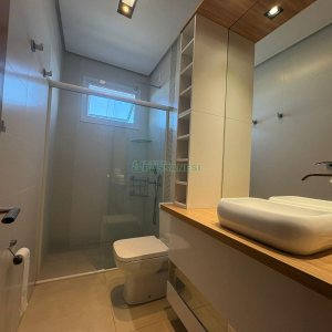 Apartamento com 160m², 3 dormitórios, 4 vagas, no bairro Charqueadas em Caxias do Sul para Alugar