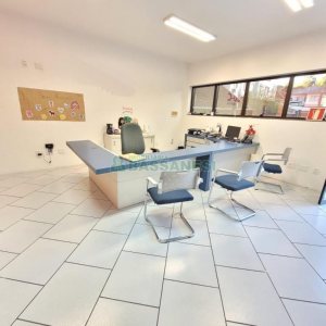 Predio com 200m², 12 vagas, no bairro Exposição em Caxias do Sul para Comprar