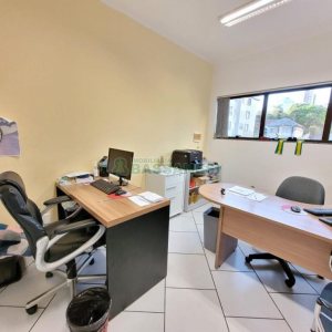 Predio com 200m², 12 vagas, no bairro Exposição em Caxias do Sul para Comprar