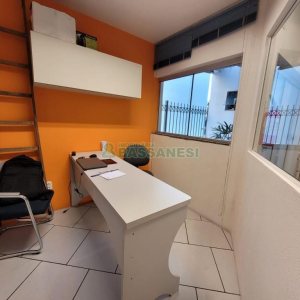 Predio com 200m², 12 vagas, no bairro Exposição em Caxias do Sul para Comprar